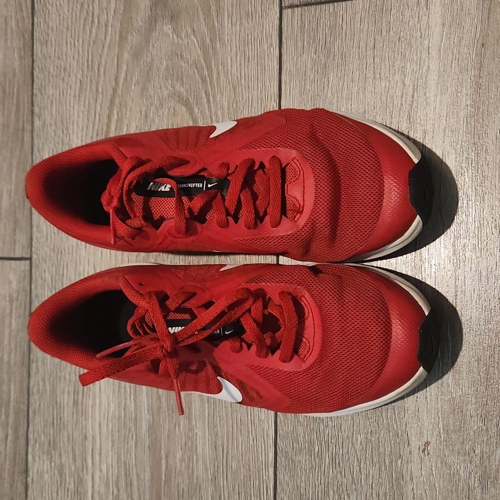Boys Used Nike Shoes